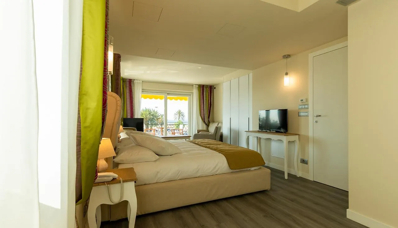 La Dolce Vita Hotel Menton 3*,  France