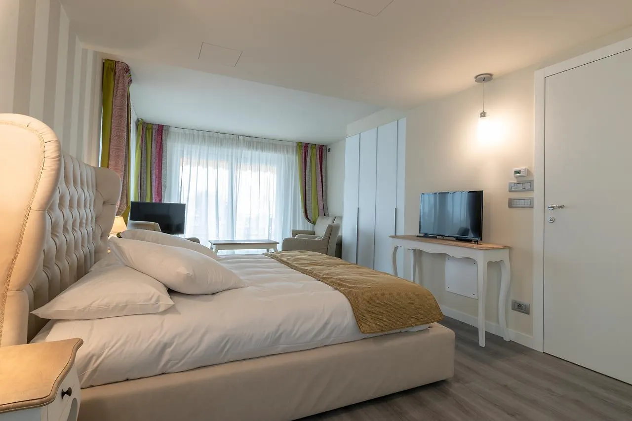 La Dolce Vita Hotel Menton 3*,  France